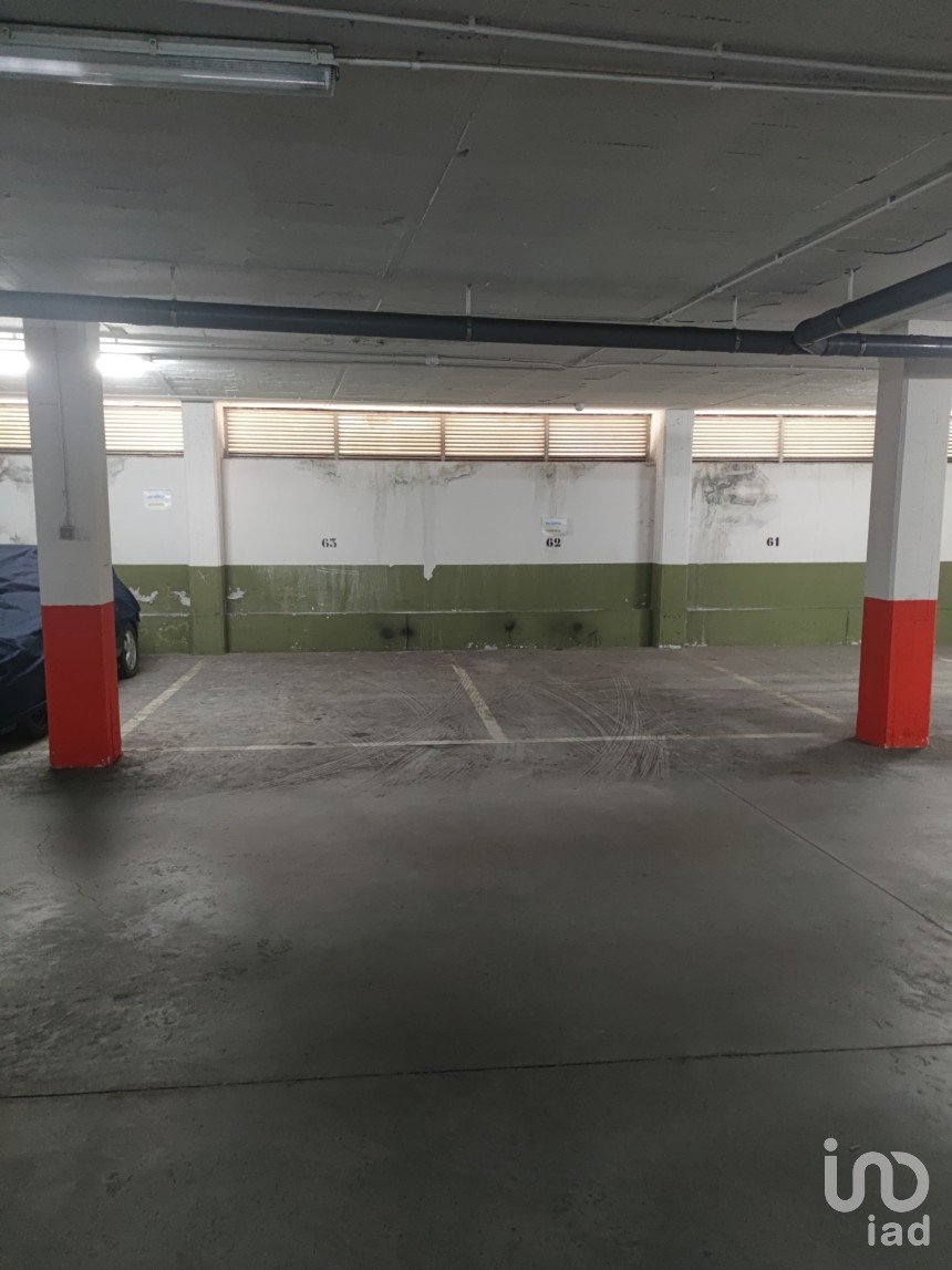Parking/garage/box de 10 m² à Perillo (15172)