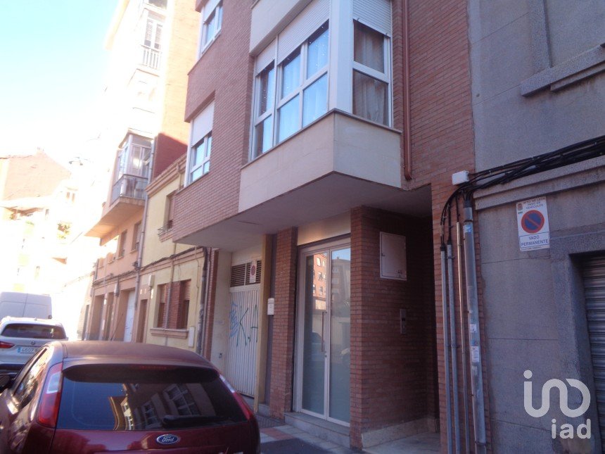Retail property of 40 m² in León (24007)