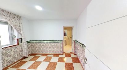 Casa 11 habitaciones de 218 m² en Granada (18015)
