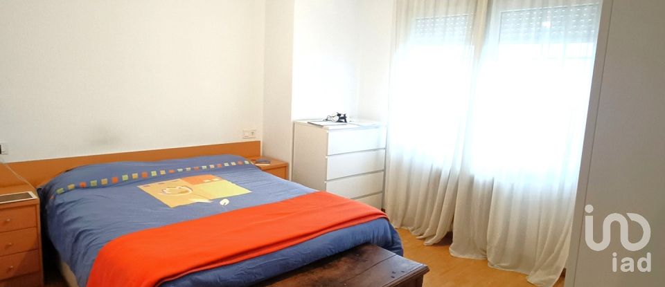 Chalet 3 habitaciones de 230 m² en Carbajal de La Legua (24196)