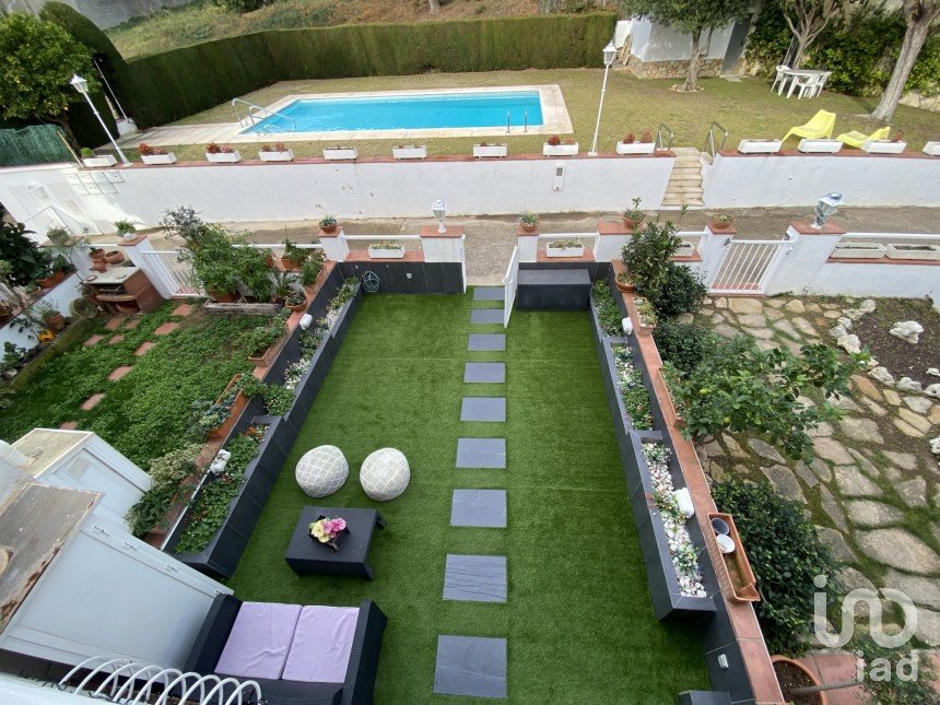 Casa 4 habitacions de 191 m² a Sant Andreu de Llavaneres (08392)