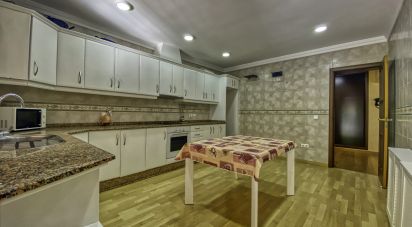 Casa 4 habitacions de 195 m² a Nucleo l'Albir (03581)