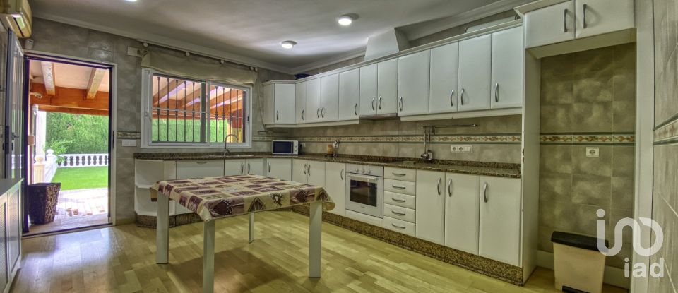Casa 4 habitacions de 195 m² a Nucleo l'Albir (03581)