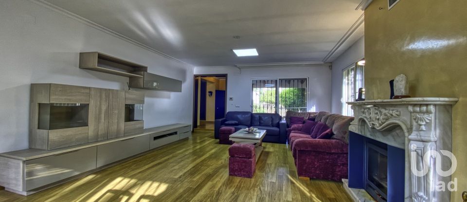 Gîte 4 chambres de 195 m² à Nucleo l'Albir (03581)