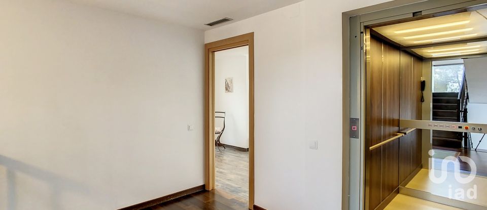 House 4 bedrooms of 428 m² in Vallirana (08759)
