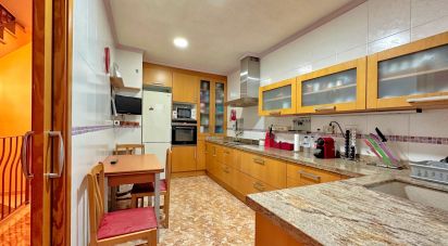 Casa 4 habitaciones de 247 m² en Oliva (46780)