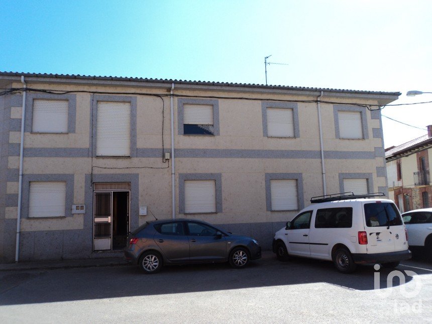 Casa 3 habitaciones de 563 m² en Nistal (24395)