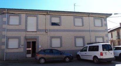 Casa 3 habitaciones de 563 m² en Nistal (24395)