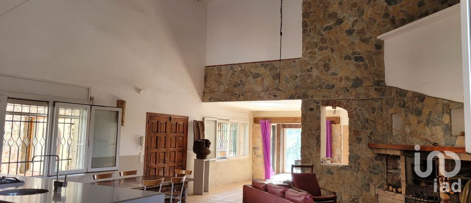 Country house 8 bedrooms of 450 m² in Capmany (17750)