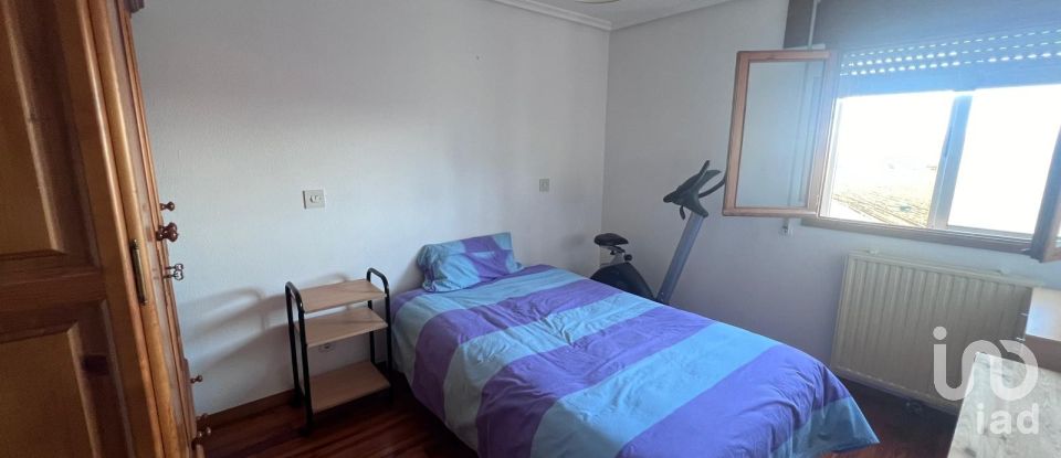 Appartement 2 chambres de 93 m² à Hospital de Órbigo (24286)