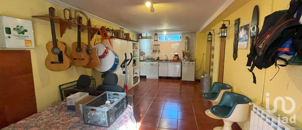 Casa 2 habitaciones de 193 m² en Villanueva del Carnero (24391)