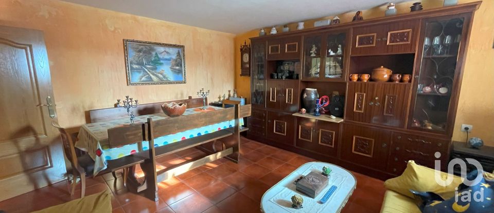 Casa 2 habitaciones de 193 m² en Villanueva del Carnero (24391)