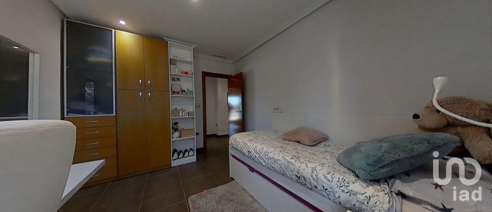 Country house 4 bedrooms of 185 m² in Partida Las Bayas (03292)