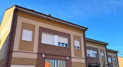 Casa 5 habitacions de 202 m² a Hospital de Órbigo (24286)