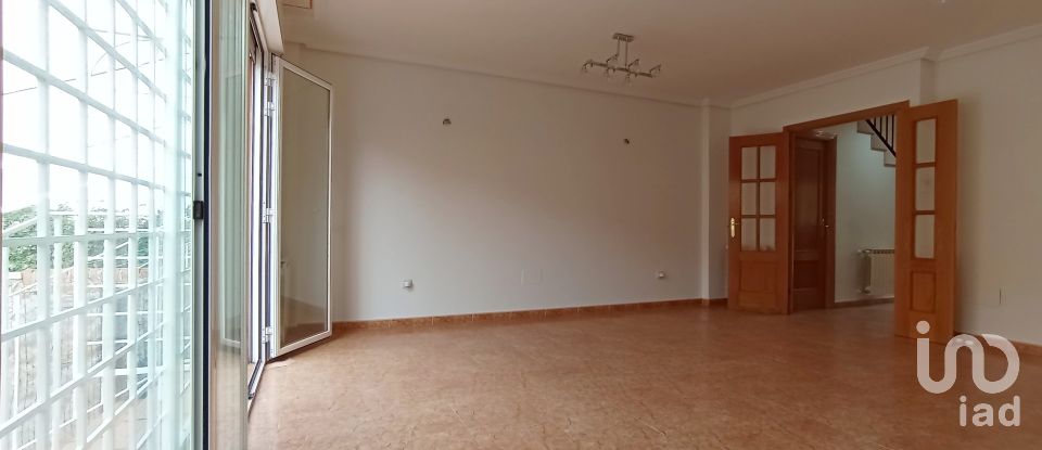 Xalet 3 habitacions de 208 m² a Torrejón del Rey (19174)