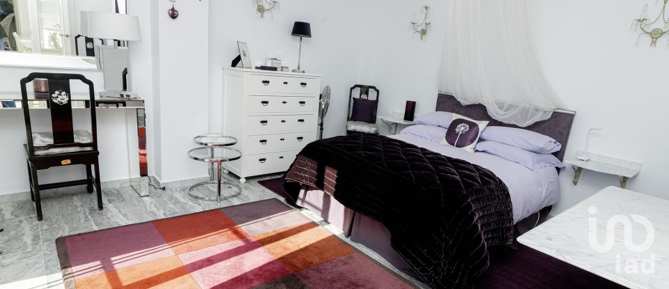 Apartment 3 bedrooms of 141 m² in Carmona (41410)