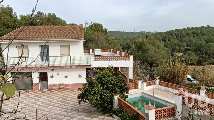 House 6 bedrooms of 251 m² in Cubelles (08880)