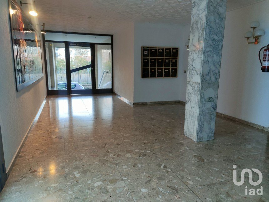 Pis 4 habitacions de 120 m² a Montcada i Reixac (08110)