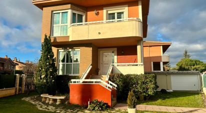 Casa 4 habitaciones de 213 m² en Onzonilla (24231)