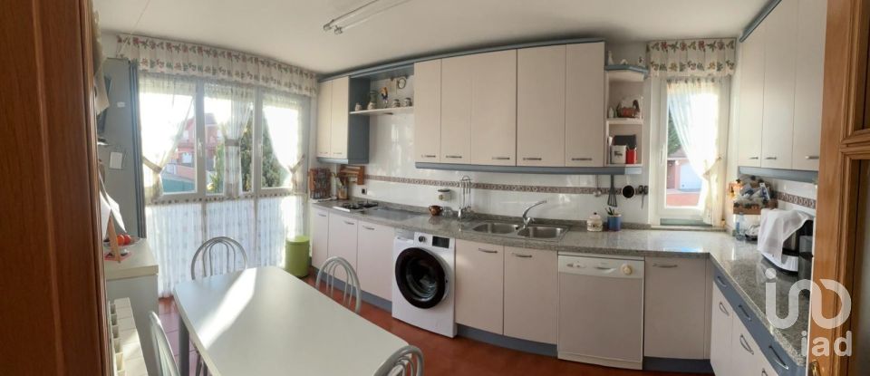 Gîte 4 chambres de 213 m² à Onzonilla (24231)
