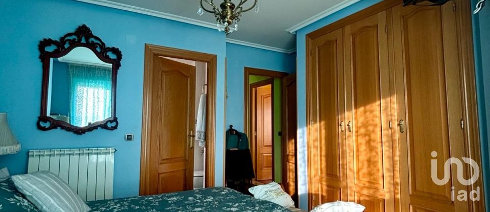 Lodge 4 bedrooms of 213 m² in Onzonilla (24231)