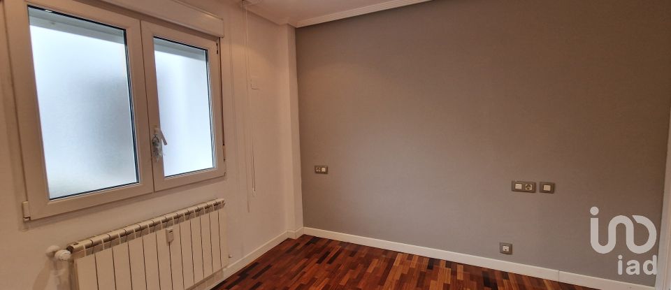 Pis 3 habitacions de 97 m² a Gijón (33202)