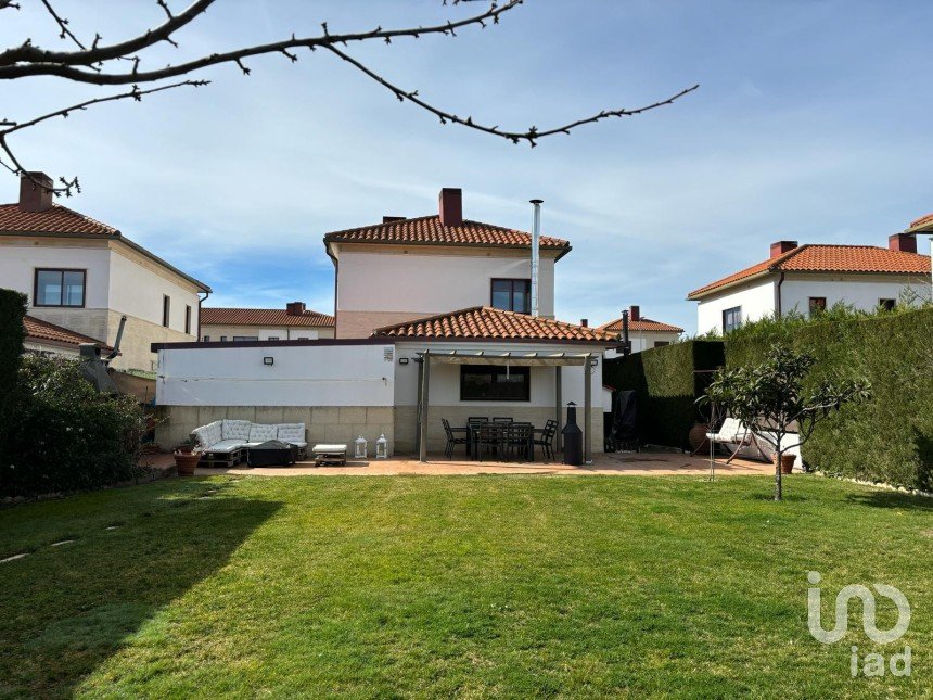 Casa 4 habitaciones de 204 m² en Castellanos de Moriscos (37439)