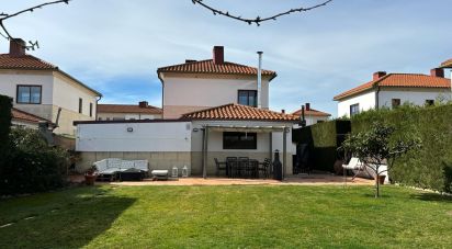 Maison 4 chambres de 204 m² à Castellanos de Moriscos (37439)
