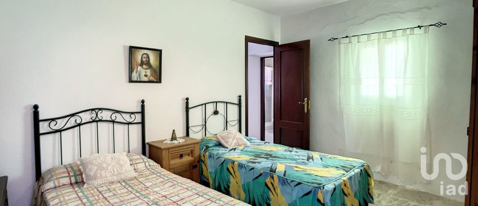 House 6 bedrooms of 343 m² in Tahivilla (11392)