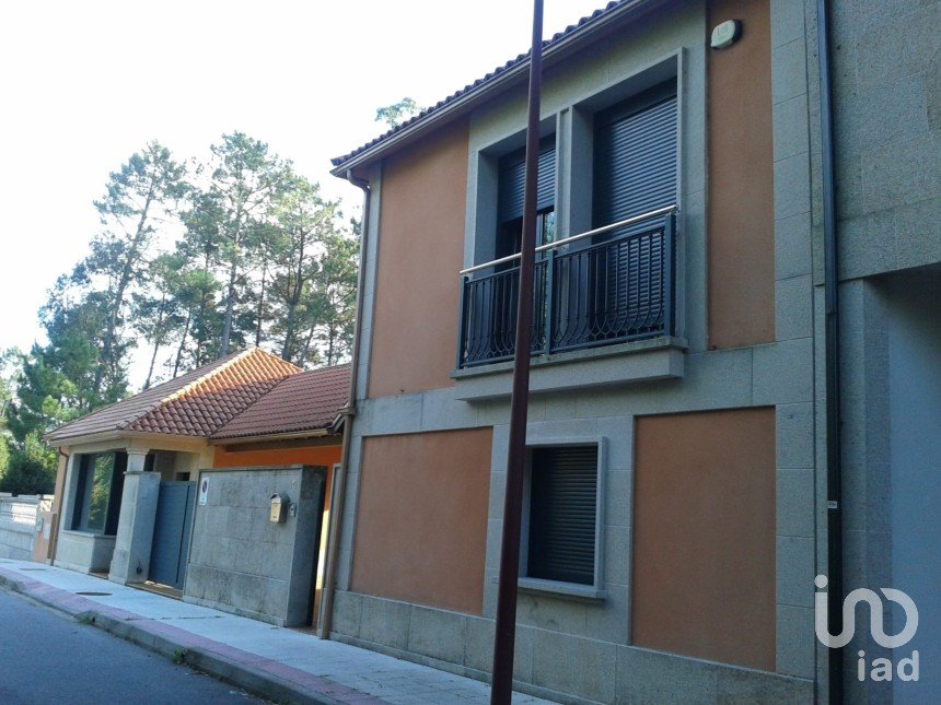 Casa 4 habitaciones de 415 m² en Santa Lucia de Moraña (36660)
