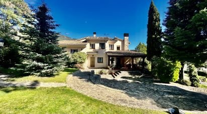 House 8 bedrooms of 505 m² in Piedralaves (05440)