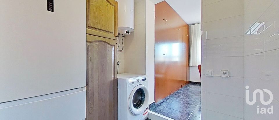 Appartement 3 chambres de 144 m² à Camping Montroig (43892)