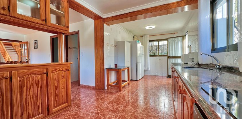 Lodge 4 bedrooms of 539 m² in Forna (03786)