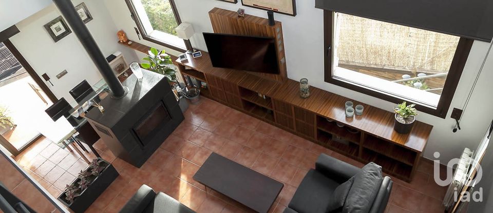 Casa 4 habitaciones de 237 m² en Rubí (08191)