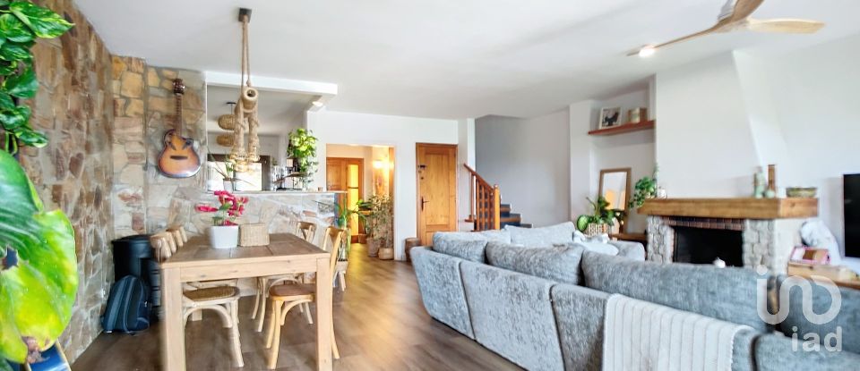 Casa 4 habitacions de 248 m² a Vallirana (08759)