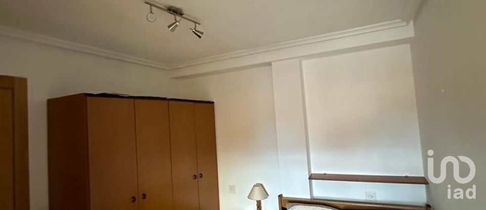 Appartement 3 chambres de 79 m² à Hospital de Órbigo (24286)