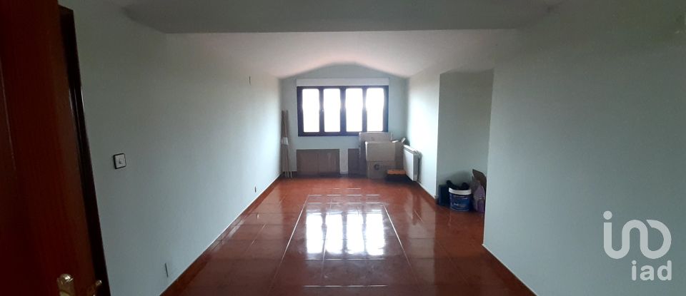 Casa 4 habitacions de 275 m² a Saludes de Castroponce (24796)