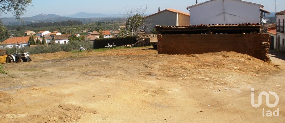 Building land of 1,367 m² in Perales del Puerto (10896)
