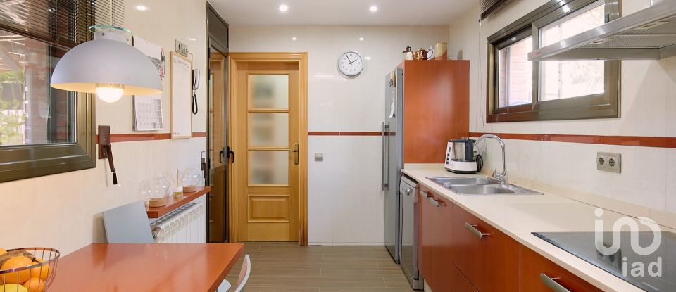 Casa 4 habitacions de 237 m² a Rubí (08191)