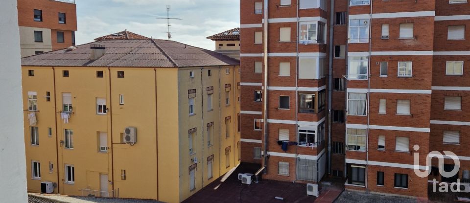 Appartement 3 chambres de 96 m² à Zamora (49013)