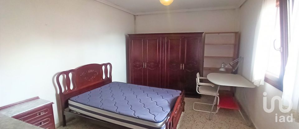 Piso 3 habitaciones de 85 m² en León (24003)