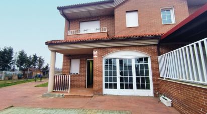 Casa 3 habitaciones de 146 m² en Onzonilla (24231)