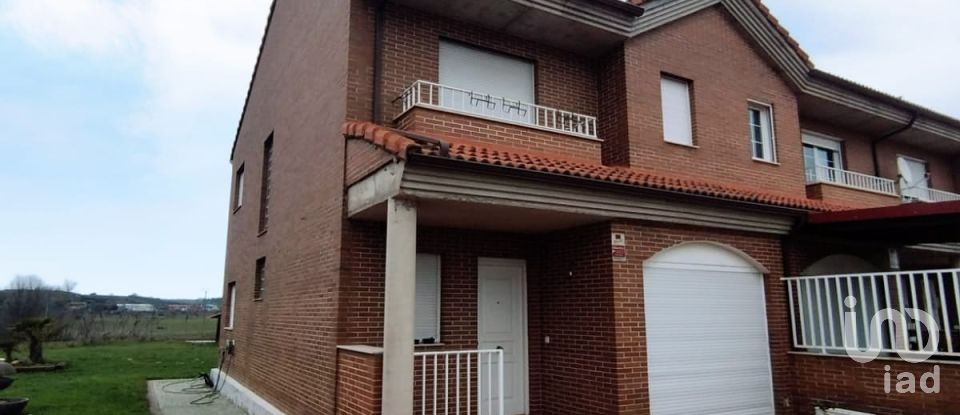 House 3 bedrooms of 146 m² in Onzonilla (24231)