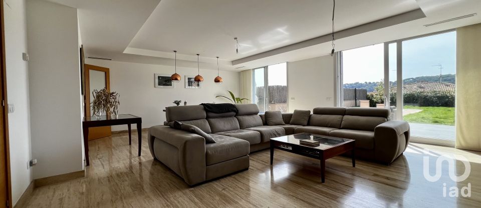 Casa 6 habitacions de 471 m² a Cabrils (08348)