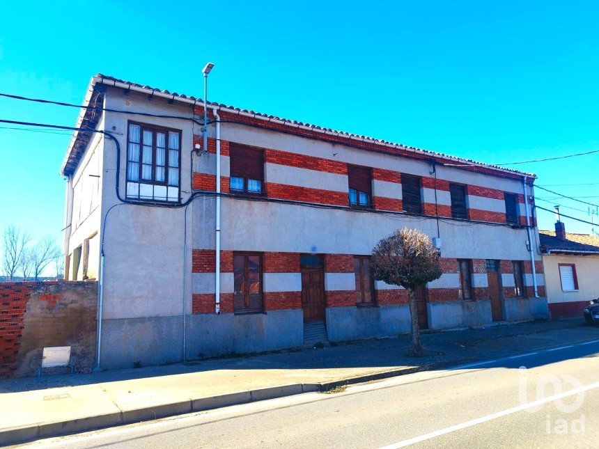 Casa 4 habitaciones de 330 m² en Campo y Santibañez (24610)