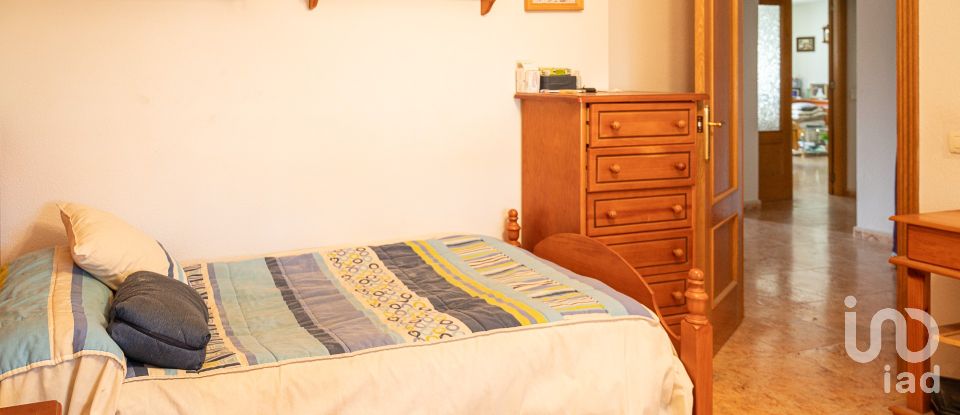 Cottage 4 bedrooms of 221 m² in Nuevo Baztán (28514)