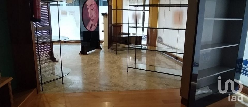 Shop / premises commercial of 380 m² in Benavente (49600)