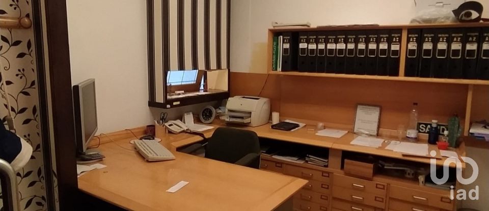 Shop / premises commercial of 380 m² in Benavente (49600)