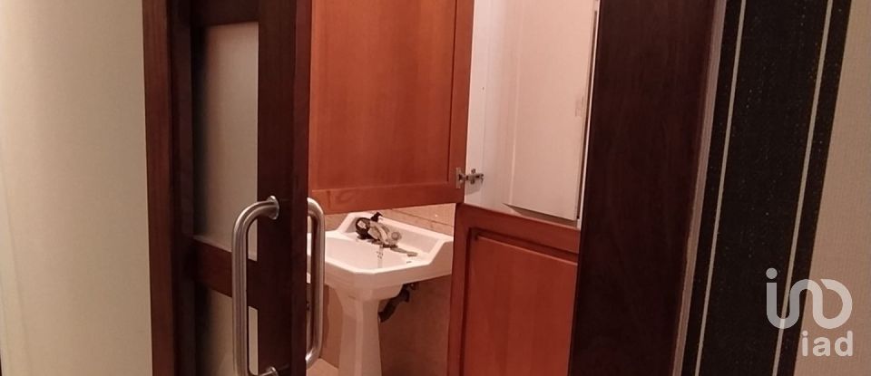 Shop / premises commercial of 380 m² in Benavente (49600)