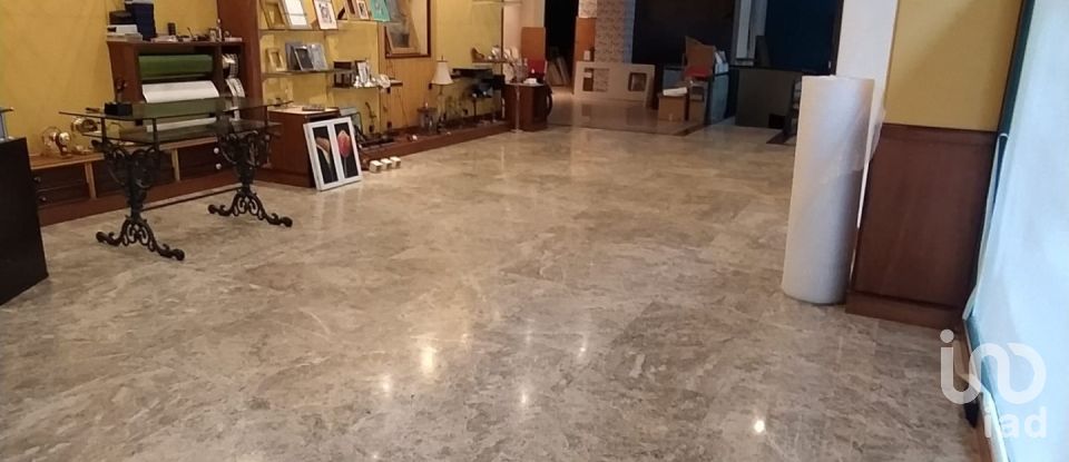 Shop / premises commercial of 380 m² in Benavente (49600)